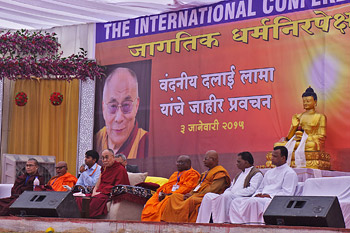 His Holiness the Dalai Lama answering questions from the audience during his talk in Nashik, Maharashtra, India on January 3, 2015. Photo/Jeremy Russell/OHHDL