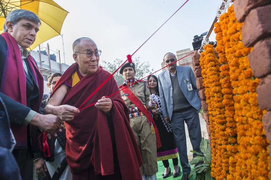 His Holiness the Dalai Lama with Vice Chancellor of the University of Delhi Prof. Dinesh Singh inaugurating the newly renovated Auditorium at University of Delhi's Kalindi College for Women in New Delhi, India on January 28, 2015. Photo/Tenzin Choejor/OHHDL