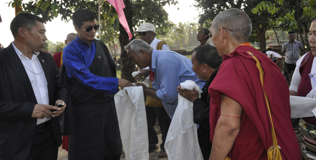 Representatives from the lay and monastic community of Doeguling Tibetan settlement greeting Sikyong Dr. Lobsang Sangay on his arrival at the public address on 29 December 2014. Photo/ Ngawang Thogmey