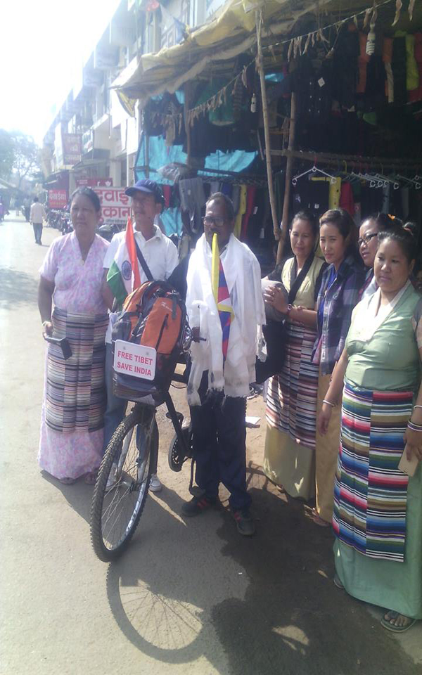 Local Tibetans greeting the Tibet supporter on his cross-country cycle rally.