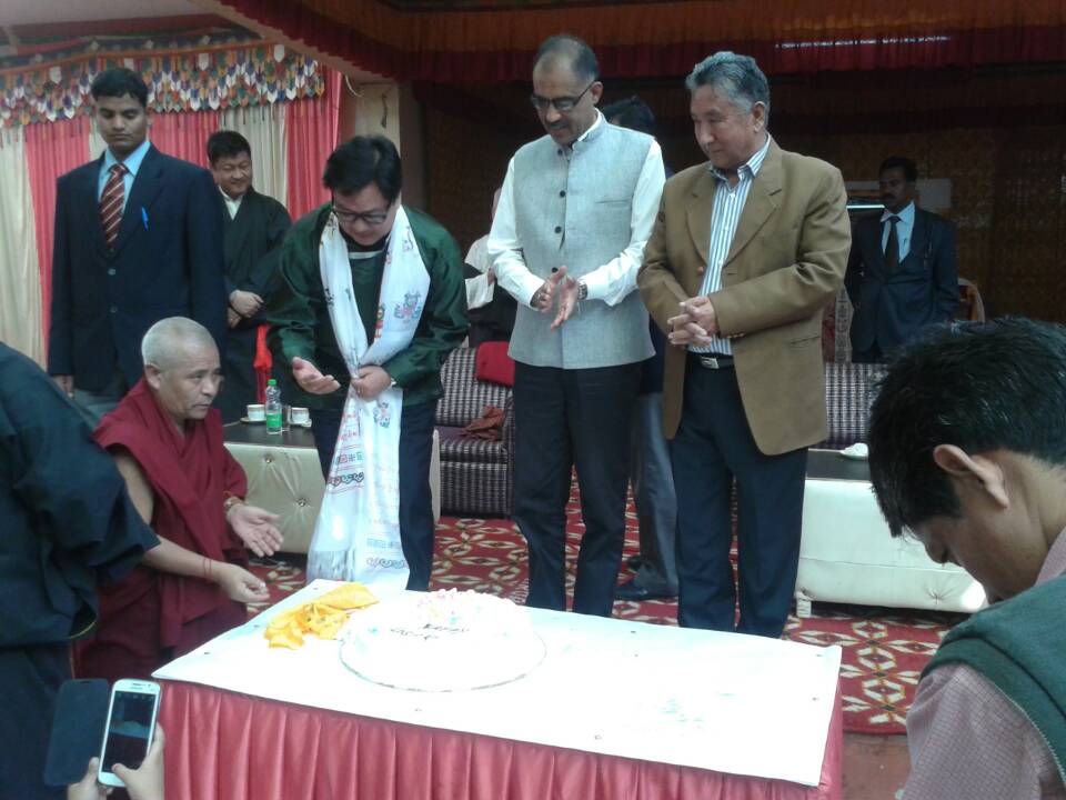 The dignitaires cutting the cake to welcome the Tibetan new year at Majnutilla, New Delhi.