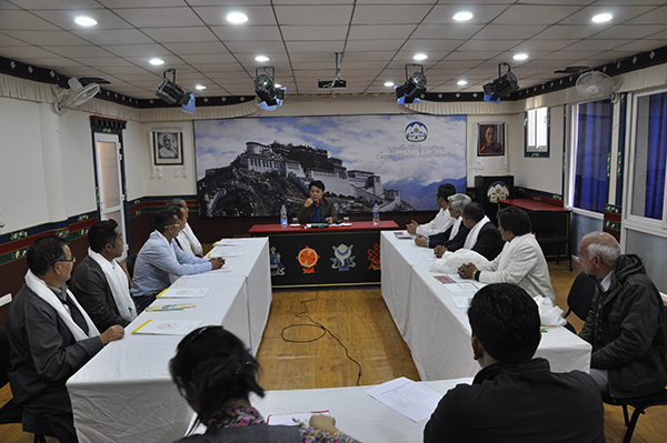 DIIR Secretary Mr. Tashi Phuntsok speaking to the visiting delegation of Tibet supporters from Mandi and Rewalsar.