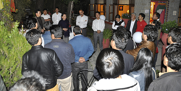 DIIR Kalon speaking to members of the press, 23 March 2015.