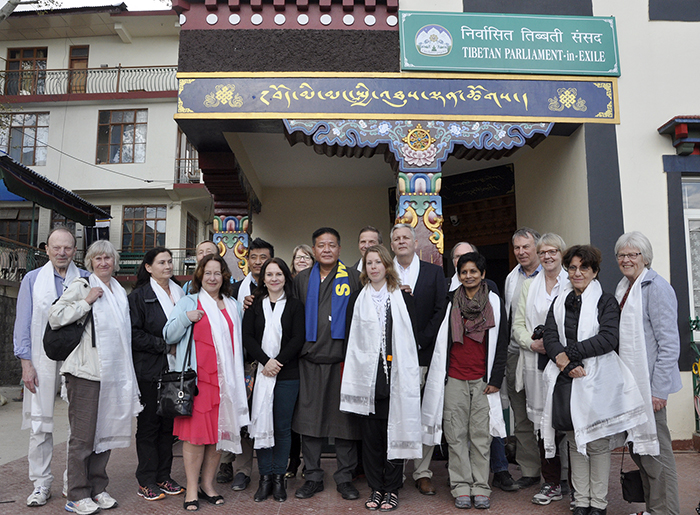 Mr. Penpa Tsering, Speaker of the Tibetan Parliament poses with the visiting Swedish Tibet supporters.