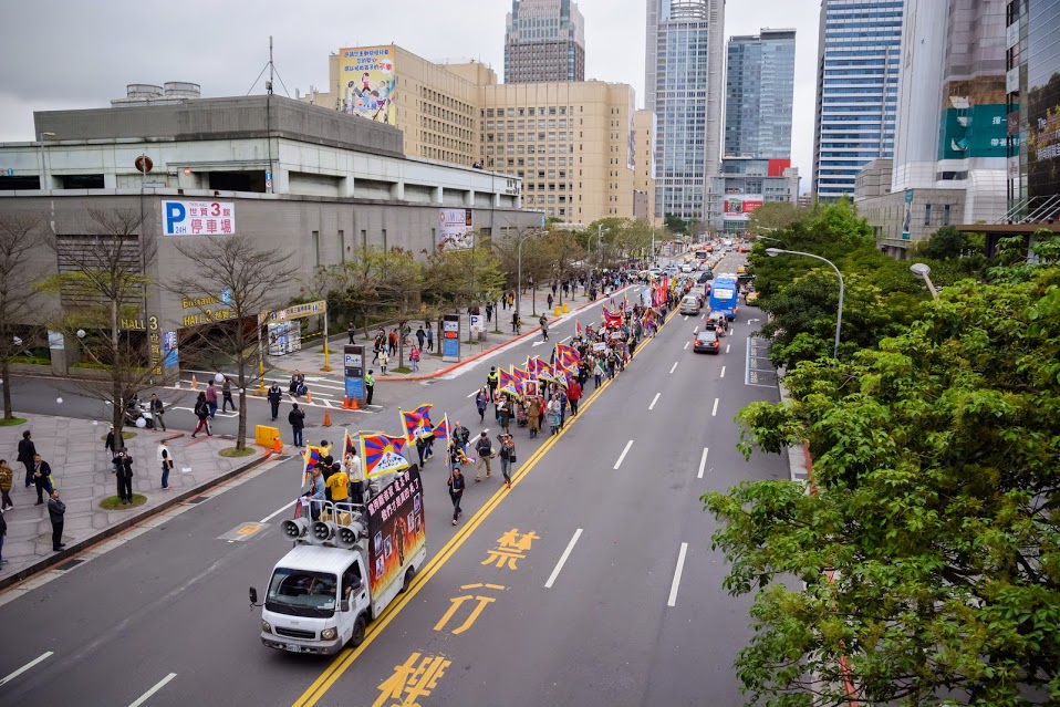 Nearly a thousand supporters thronged the streets of Taipei last Sunday to commemorate the 56th anniversary of the 1959 Tibetan Uprising and express solidarity with Tibetans in exile.