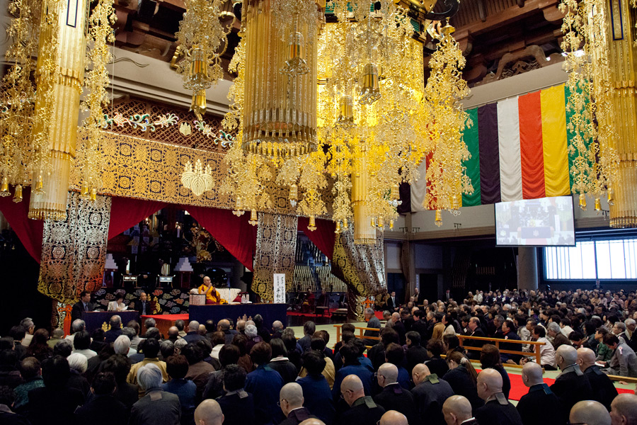 His Holiness the Dalai Lama speaking at Souji Temple in Tokyo, Japan on April 11, 2015. Photo/Tenzin Jigmey