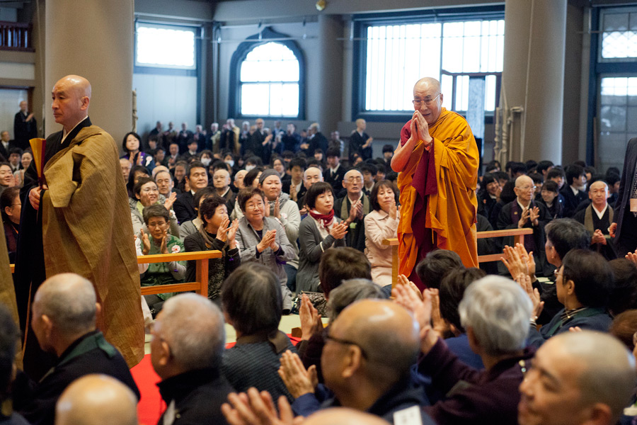 His Holiness the Dalai Lama greeting the audience as he arrives at the start of his talk at Souji Temple in Tokyo, Japan on April 11, 2015. Photo/Tenzin Jigmey