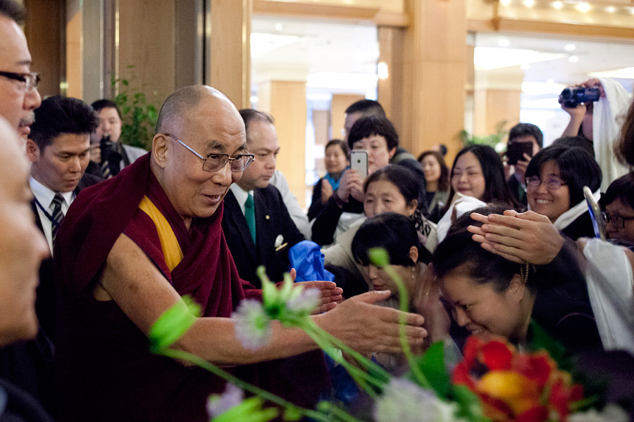 His Holiness the Dalai Lama receiving an enthusiastic welcome as he arrives at his hotel in Tokyo, Japan on April 11, 2015. Photo/Tenzin Jigmey