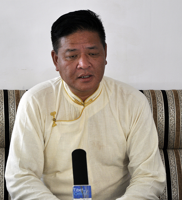 Speaker Penpa Tsering of the Tibetan Parliament announcing the two Additional Election Commissioners appointed by the Tibetan Parliament for the upcoming Tibetan general election in 2016.