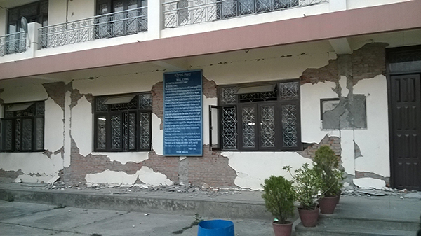 The walls of Tibetan settlement office developed severe cracks as a result of the earthquake.