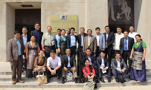 A group photo of the participants with DIIR Kalon Dicki Chhoyang.
