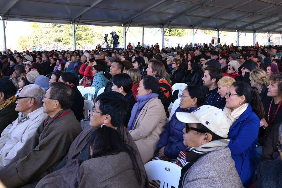 Some of the more than 3600 members of the audience listening to His Holiness the Dalai Lama speaking at Katoomba Public School in Katoomba, NSW, Australia on June 8, 2015. Photo/Rusty Stewart