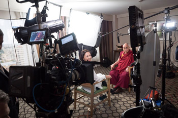 Ann Curry preparing to interview His Holiness the Dalai Lama in Anaheim, California, USA on July 5, 2015. Photo/Tenzin Choejor/OHHDL