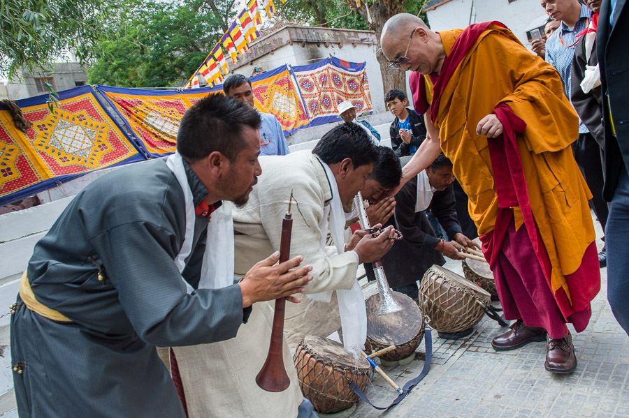 His Holiness the Dalai Lama greeting musicians as he leaves the Jokhang Temple in Leh, Ladakh, J&K, India on July 28, 2015. Photo/Tenzin Choejor/OHHDL