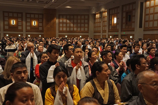 Members of the audience waiting for His Holiness the Dalai Lama to arrive on stage at the Convention Center in Minneapolis, Minnesota, USA on February 21, 2016. photo/Jeremy Russell/OHHDL