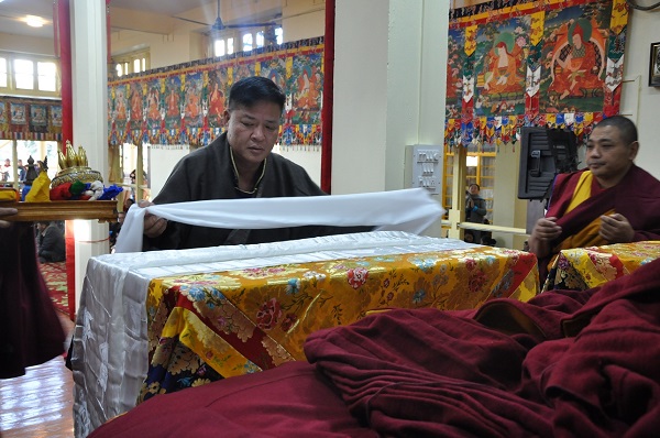 Speaker Penpa Tsering of the Tibetan Parliament-in-Exile offering a ceremonial Tibetan scarf on the altar, 9 February 2016.