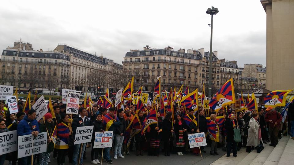 Tibetans commemorating 57th uprising day at Paris on 10 March 2016.