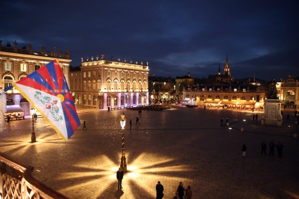 Tibetan national flag raised at Paris city hall.