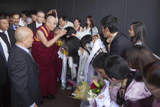 Local Tibetans welcoming His Holiness the Dalai Lama at Narita International Airport, Japan. (Photo/ Masaya Noda)