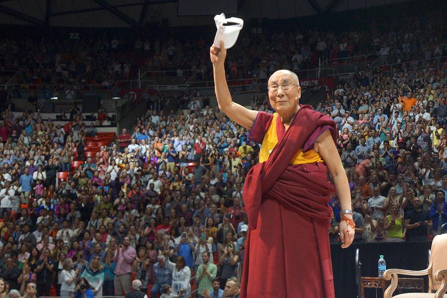 His Holiness the Dalai Lama waving to the crowd at the conclusion of his public talk at the University of Utah's Huntsman Center in Salt Lake City, Utah on June 21, 2016. Photo/Jeremy Russell/OHHDL