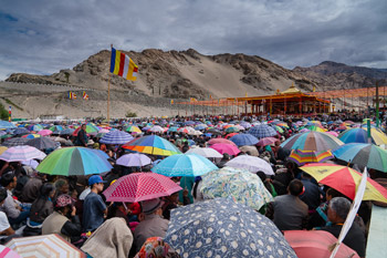 Audience members protecting themselves from the sun during His Holiness the Dalai Lama's teaching in Thiksey, Ladakh, J&K, India on August 11, 2016. Photo/Tenzin Choejor/OHHDL