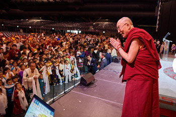 His Holiness the Dalai Lama greeting the over 3,500 members of the Tibetan community gathered to hear him speak in Brussels, Belgium on September 11, 2016. Photo/Olivier Adam