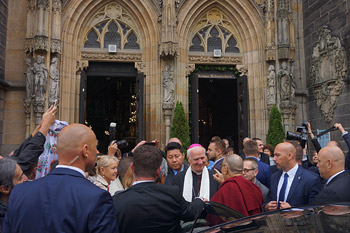 Bishop Ignacy Dec welcoming His Holiness the Dalai Lama to his church in Swidnica, Poland on September 21, 2016. Photo/Jeremy Russell/OHHDL