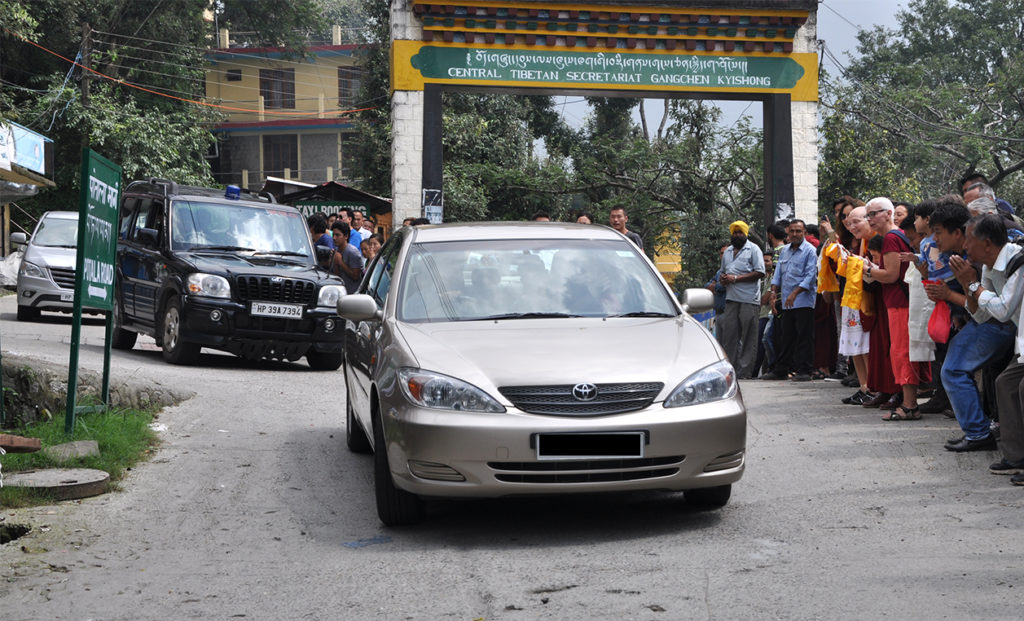 Devotees greeting His Holiness the Dalai Lama as he leaves for Europe today, 6 September 2016.