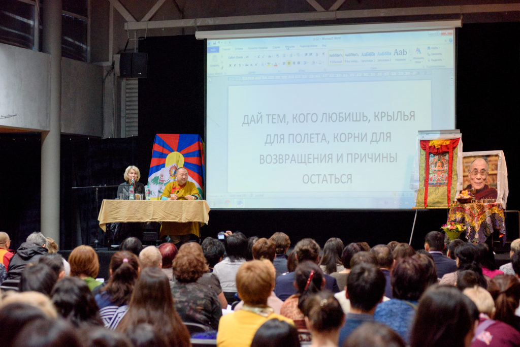 Several hundred gathered to celebrates 27th Anniversary of the Nobel Peace Prize conferment on His Holiness the Dalai Lama in Moscow