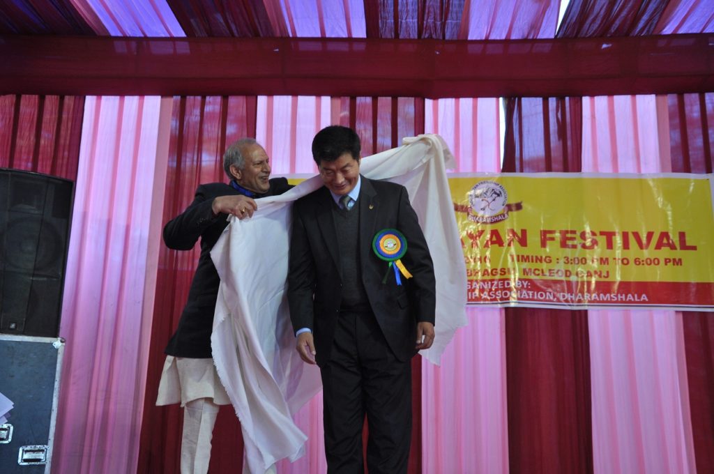 Mr Ajay Singh Mankotia, president of the Indo Tibetan friendship Association, presenting a shawl to Sikyong Dr Lobsang Sangay to reaffirm the bond of friendship shared by the two communities.