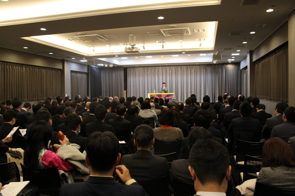 Members of the audience listen to Sikyong Dr. Lobsang Sangay's talk onTibet organised by Fire Under the Snow in Osaka, Japan, on 15 February 2017.