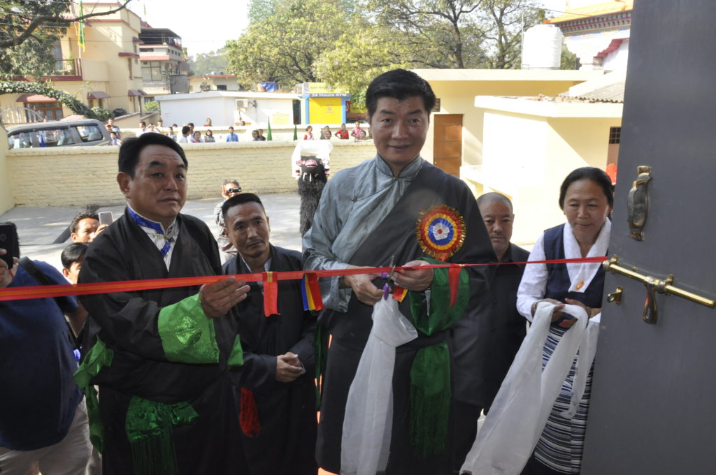 Sikyong cutting the ceremonial ribbon to inaugurate the Dekyiling settlement's new community hall, 1 April 2017.