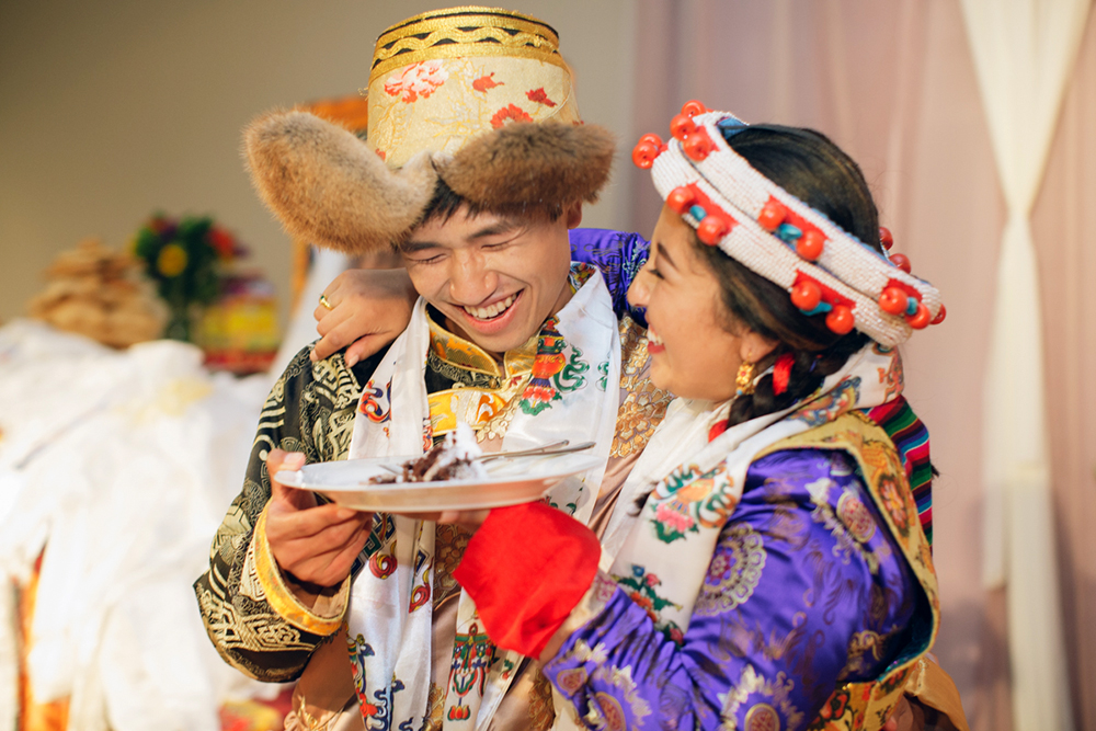 The wedding photos that captivated China - BBC News