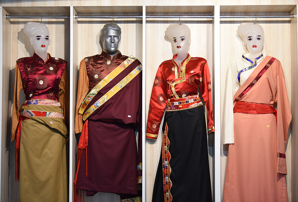 👘 Tibetan Traditional Dress(chupa) Ideas / Losar 2021 Edition - YouTube
