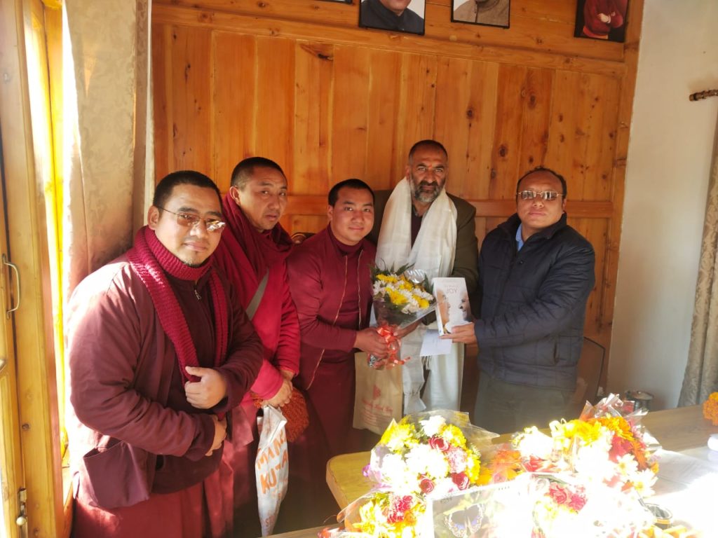 Chief Representative Tenzin Norbu along with representatives of the local monasteries present the Deputy mayor Mr Shailendra Chauhan with a Tibetan ceremonial scarf and a token of appreciation. Photo/ Chief Representative Office