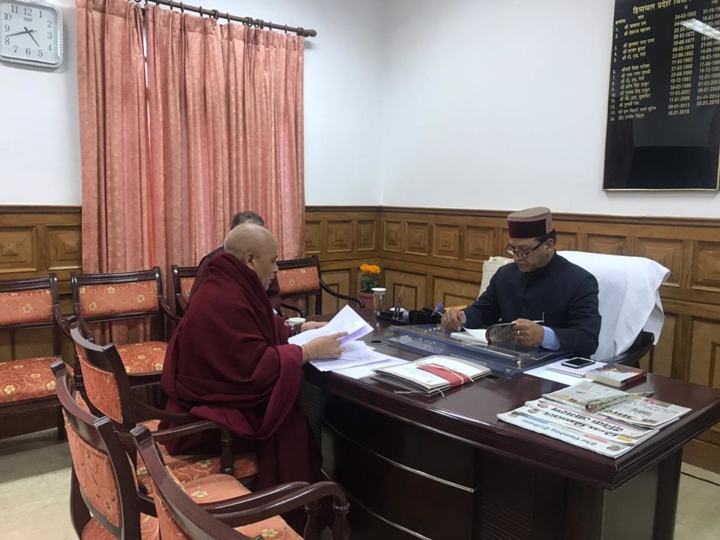 Deputy Speaker Acharya Yeshi Phuntsok in a discussion with Shri Dr. Rajeev Bindal, the Speaker of Himachal Pradesh Vidhan Sabha and Secretary General of Himachal Pradesh Vidhan Sabha. Photo/Tibetan parliamentary secretariat