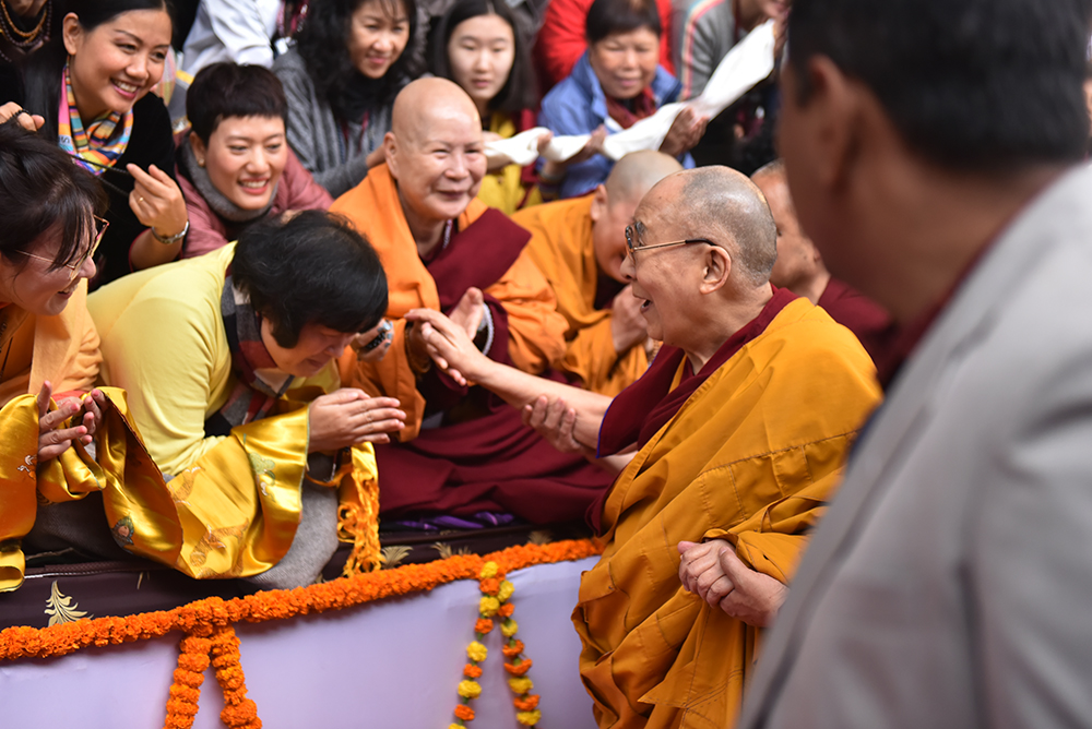 His Holiness the Dalai Lama is greeted by supporters while walking up to the dais at the Kalachakra Ground in Bodhgaya, Bihar, India on January 4, 2020. Phto/ Pasang Dhondup/ CTA