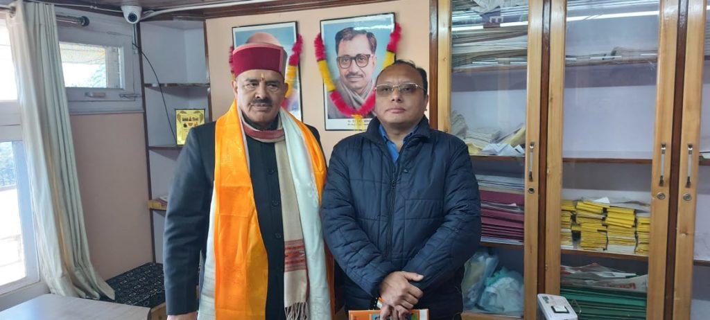Chief Representative of Shimla Tenzin Norbu with Himachal Pradesh BJP Vice-president Shri Ganesh Dutt at the regional office. Photo/ Chief Representative Office, Shimla