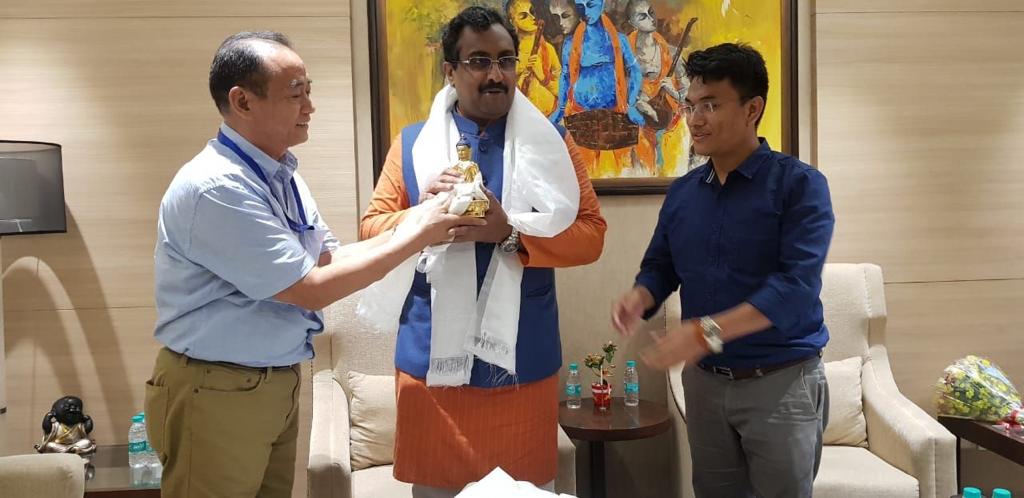 Mr. Phuntsok Topgyal presenting memento to Shri. Ram Madhav Ji, National General Secretary, Bharatiya Janata Party in New Delhi. 