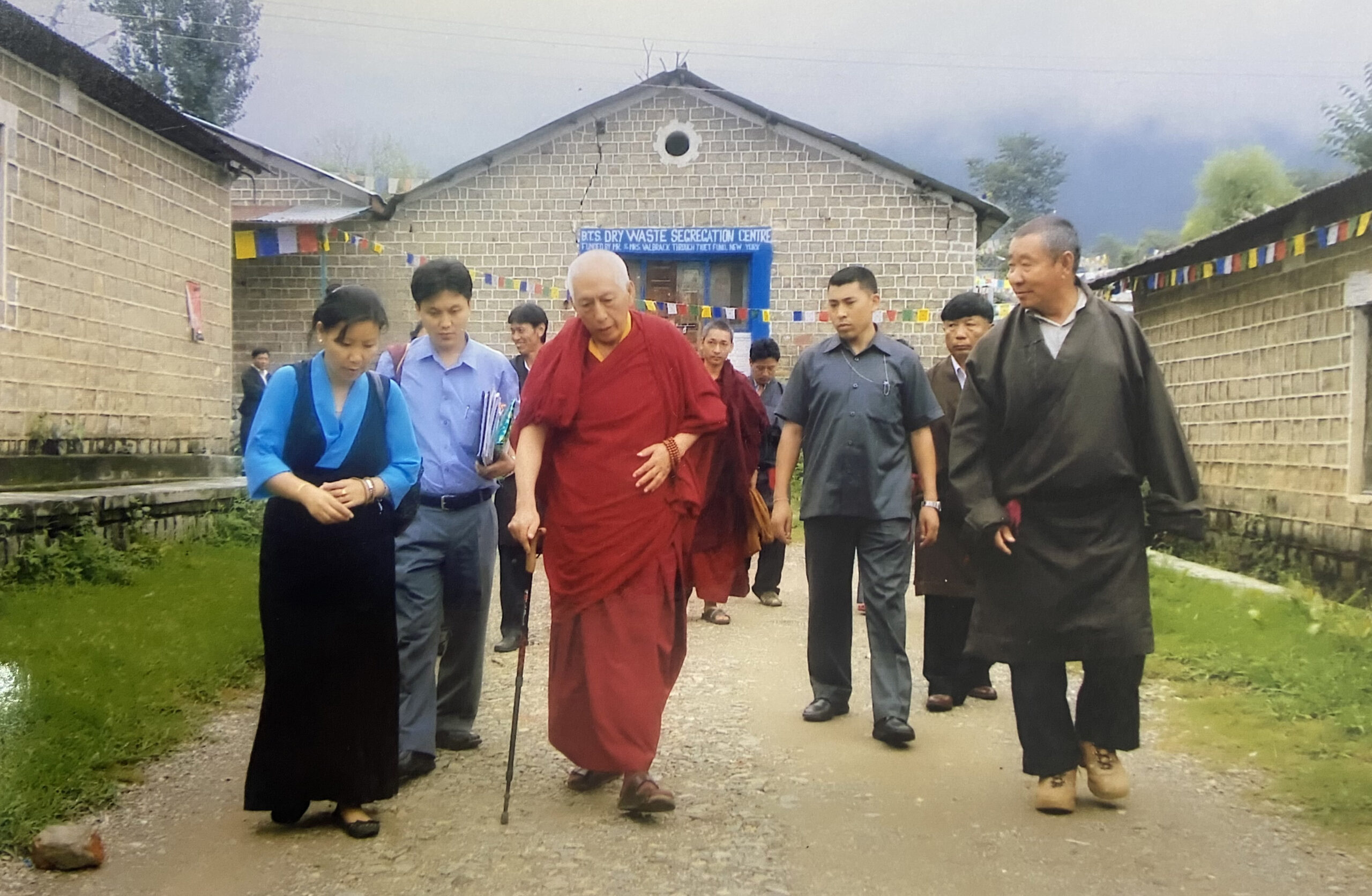 Ms. Tsering Lhamo with Kasur Samdhong Rinpoche during his last leg farewell tour of Tibetan settlements, 2011. 