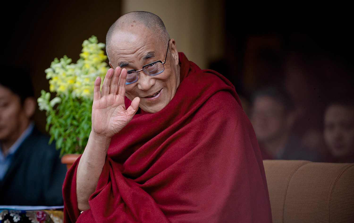 Шоу новости dzen. Далай лама Бодхисаттва. Монах Далай лама. Резиденция Далай-ламы XIV.. Неаполь Далай лама.