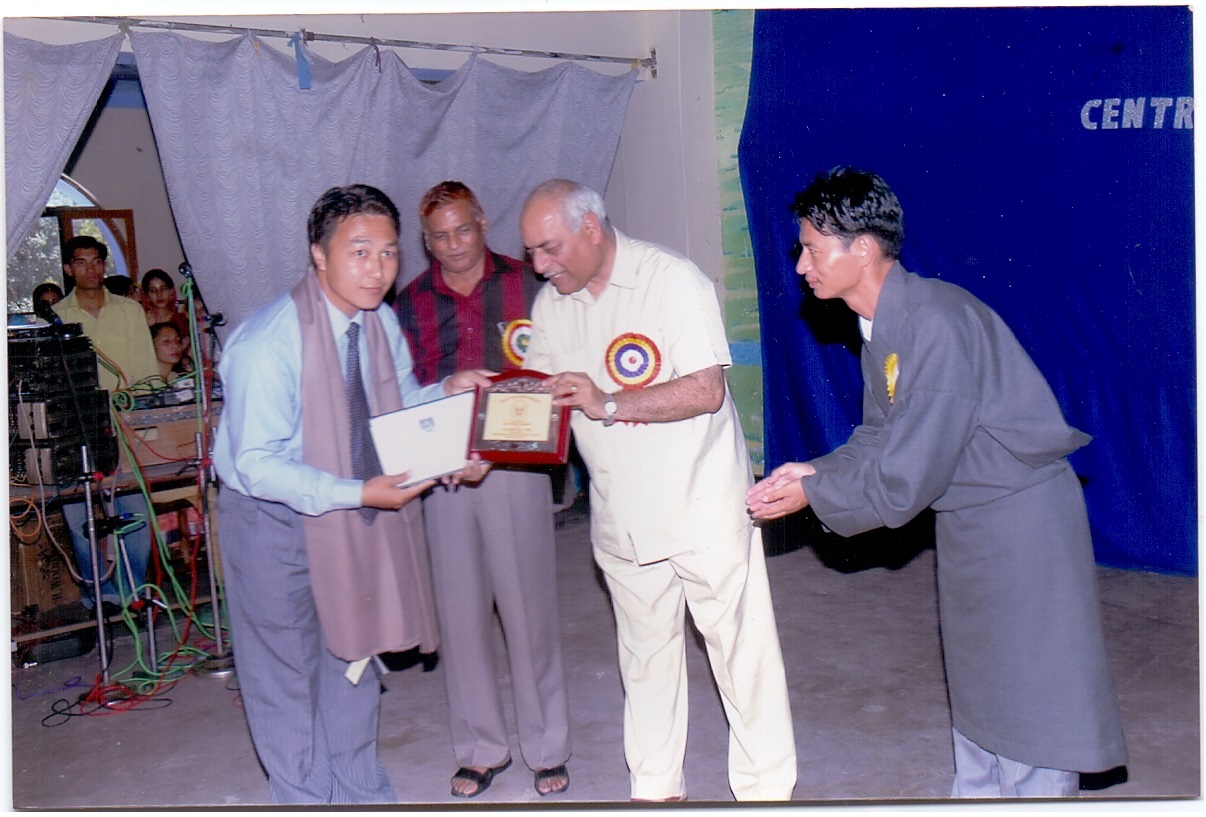 Mr Tenzin Dorjee receiving 2009 Best Teacher award from Sirmour Education Development Society at STS Paonta. 