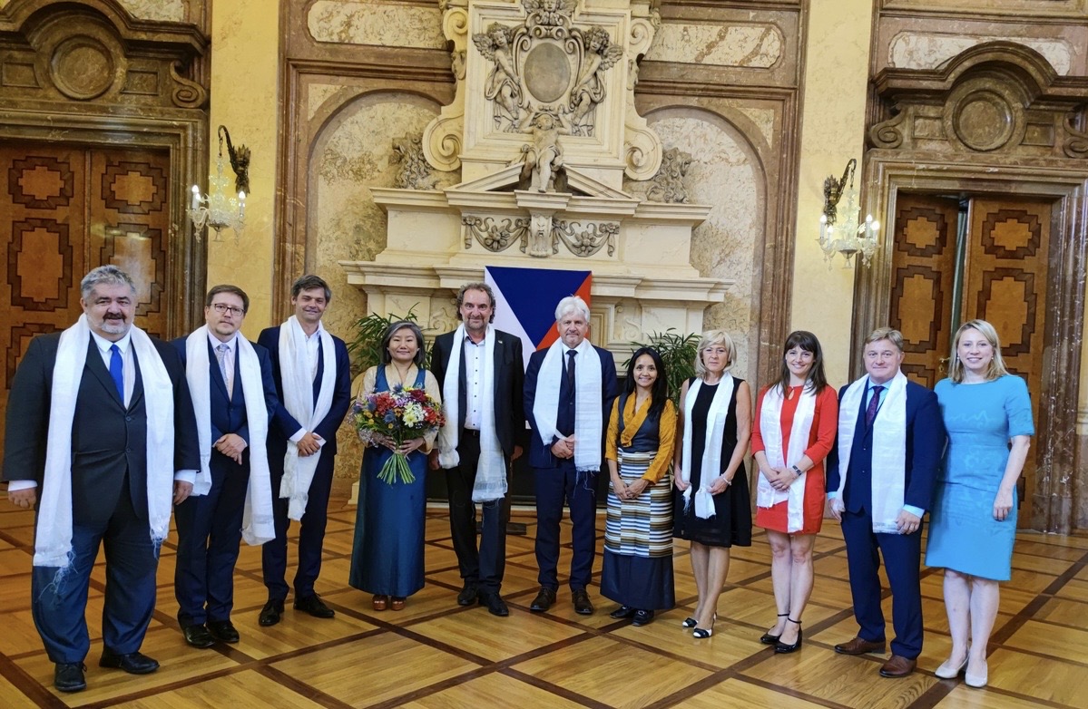 Česká republika posiluje vztahy s Tibeťany: Zástupce Thinlay Choki zakončil svou první návštěvu v Praze