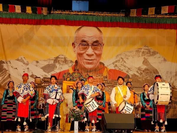 Les Tibétains de Suisse célèbrent le 88e anniversaire de la naissance de Sa Sainteté le Dalaï Lama