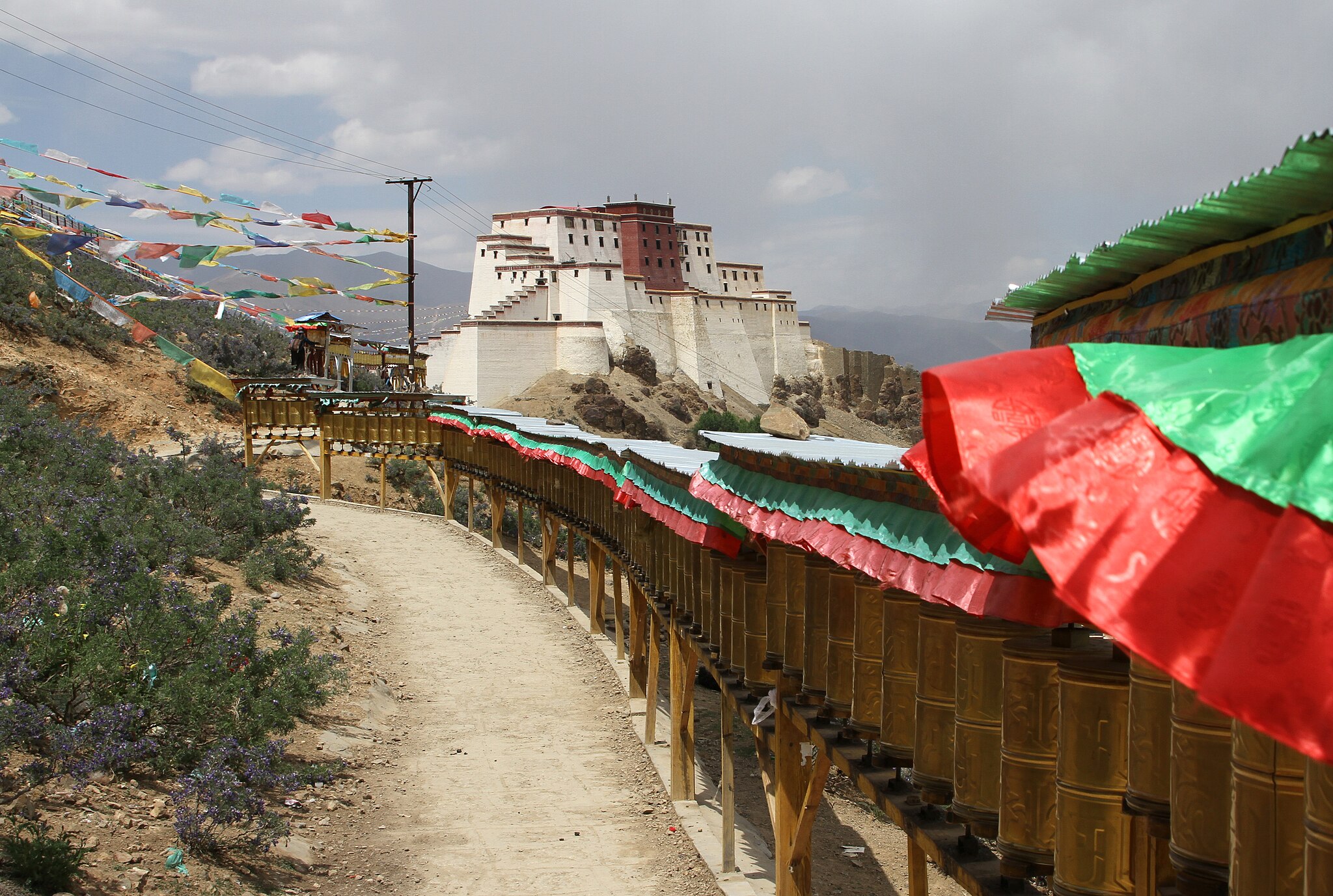 Shigatse-Dzong-14-2014-gje.jpg